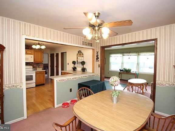 4th image of 133 E Elgin Ct