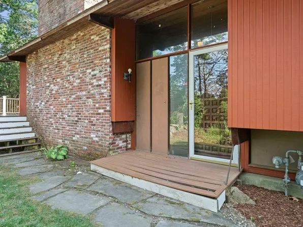 4 Crooked Pond Dr, Boxford, MA 01921