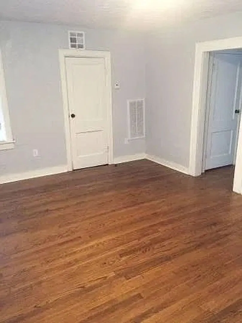 2404-2406 NW 20th St Duplex — Photo 4