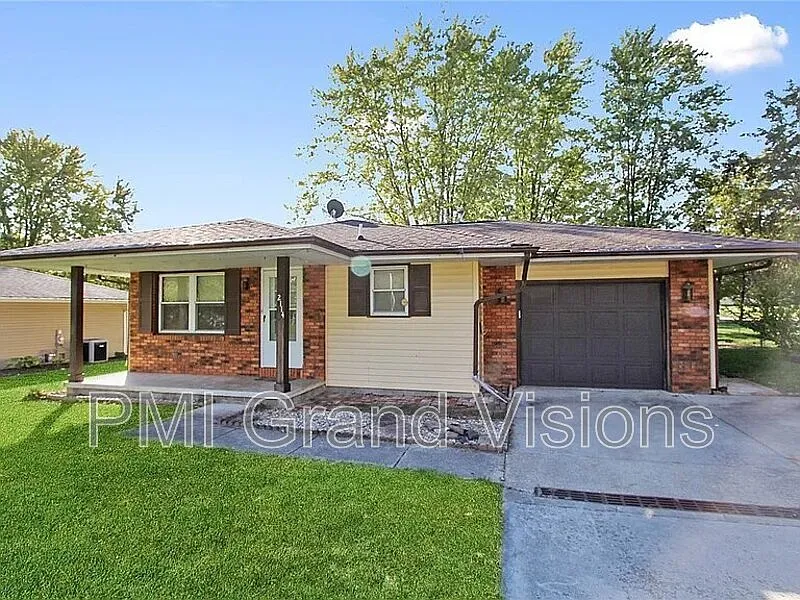 2114 Douglas St photo 1
