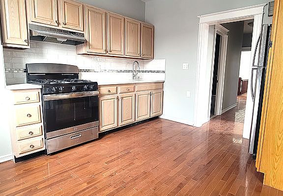 3rd image of 28-32 47th St #3F