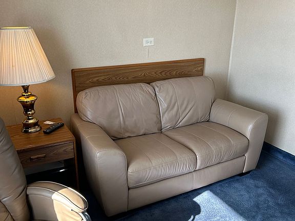 5th image of 2049 Ashmun St #U30