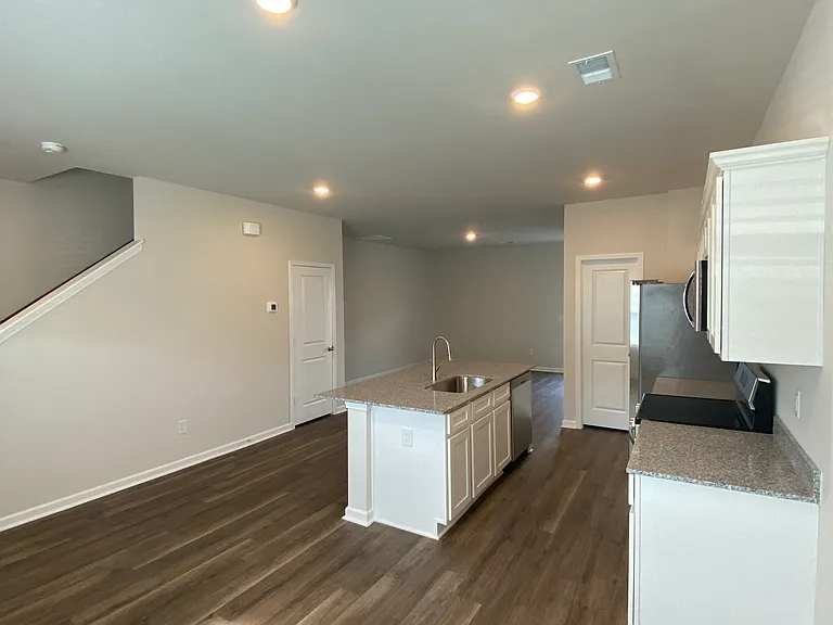 105 Lowland Dr — Photo 6
