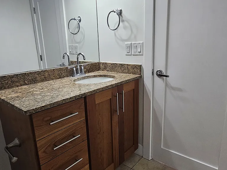 230 E Broadway St #1008 — Photo 22