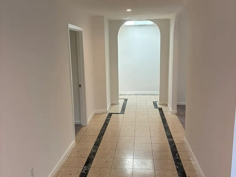 2047 Hull Ave — Photo 8
