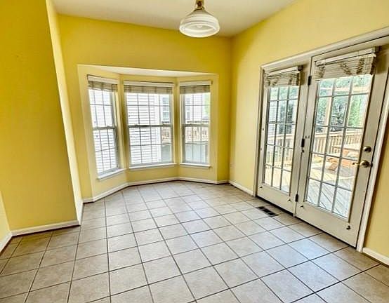 Breakfast room with bay window.