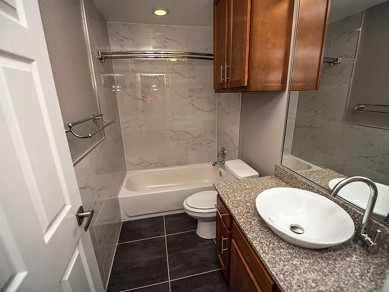 Axiom Apartments — Photo 22