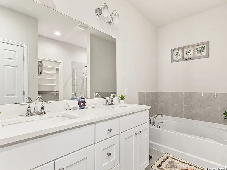 5603 Chestnut Xing — Photo 3