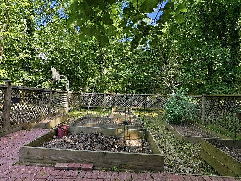6 Bramerton Ct — Photo 40