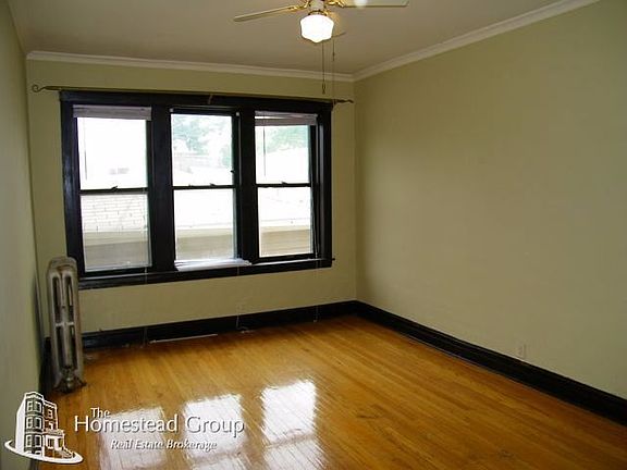 4th image of 2711 W Wellington Ave