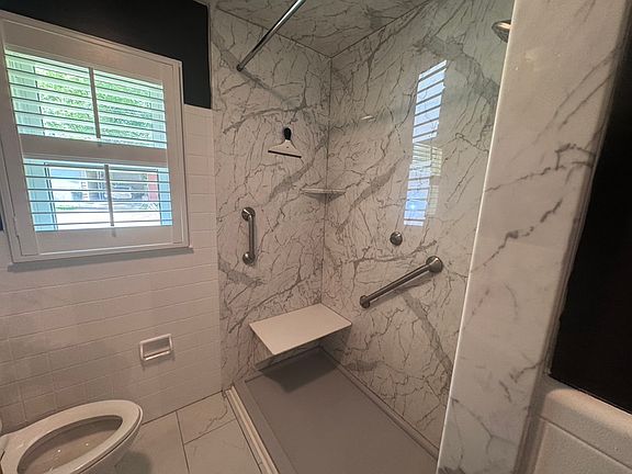 4th image of 909 57th Ave E #909