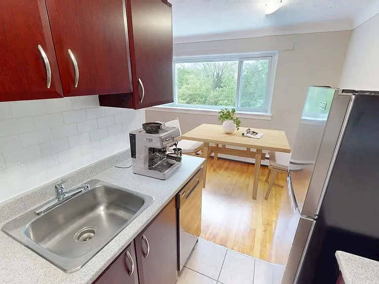 1196 Shillington Ave — Photo 3