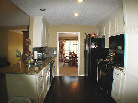 3rd image of 620 Glendale Forest Dr