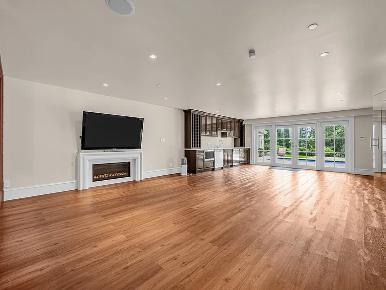 6089 Gleneagles Dr — Photo 24