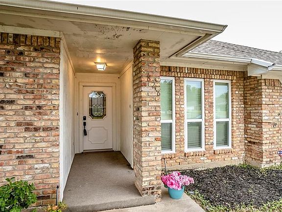 3rd image of 8828 Ashcraft Dr