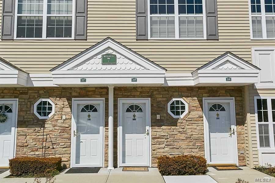 1st image of 219 Spring Dr #219