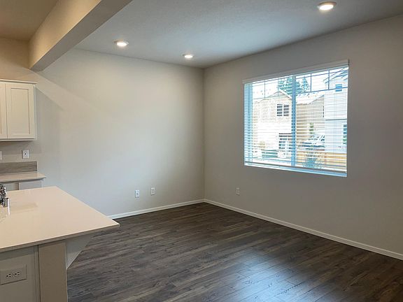 4th image of 2611 NE 116th Pl