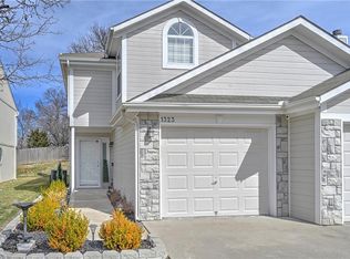 1323 NW Hidden Ridge Cir, Blue Springs, MO 64015