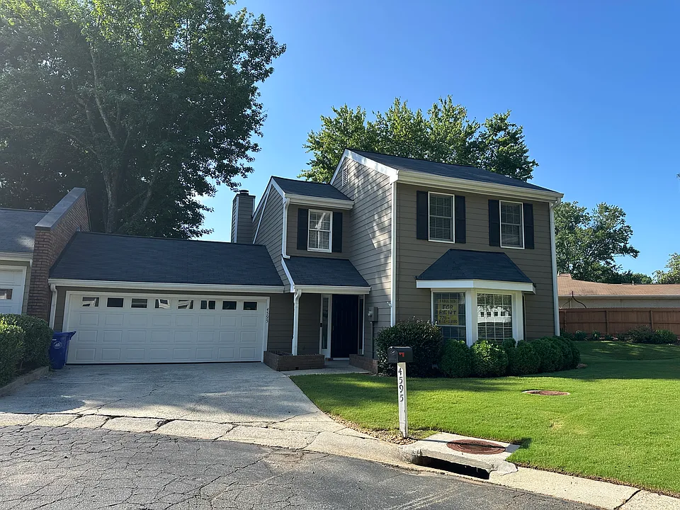 4595 Village Oaks Cir