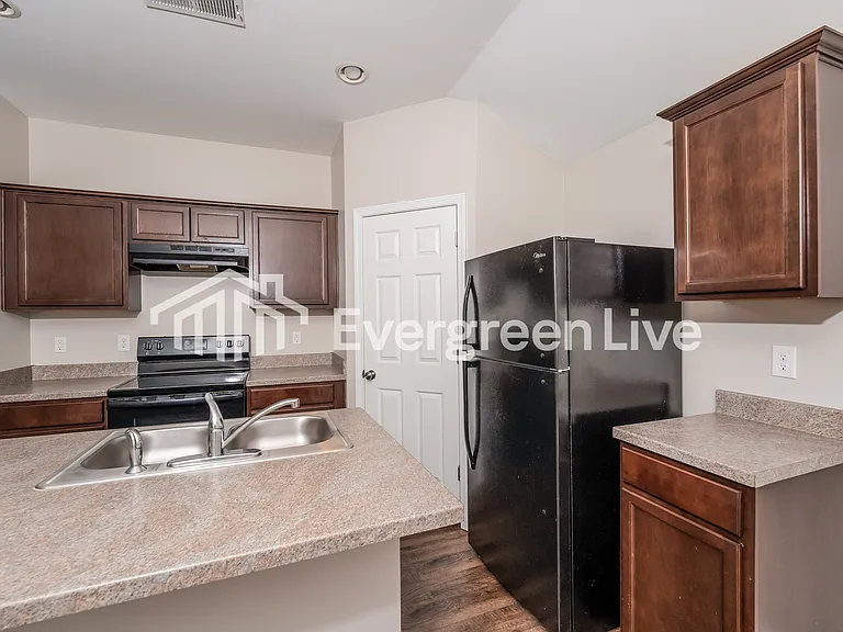 175 Highland View Dr — Photo 6