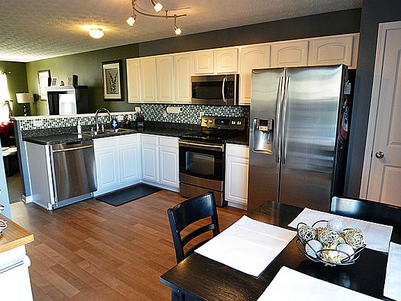 3rd image of 482 Hemhill Dr