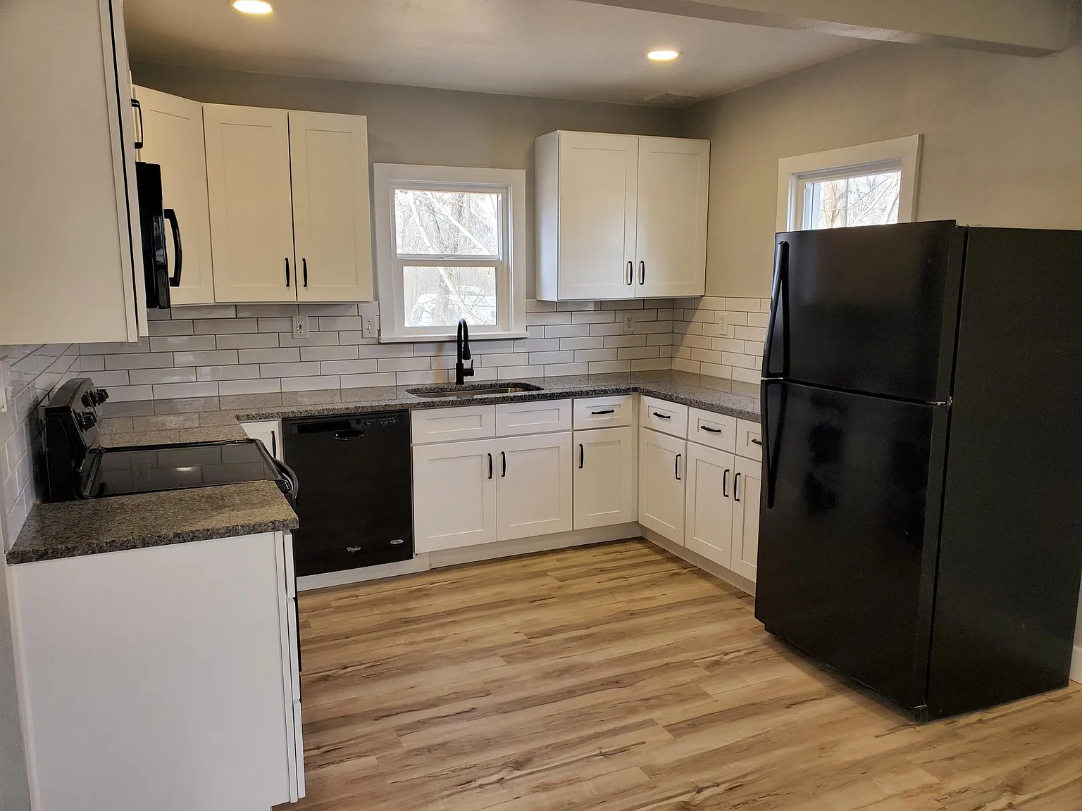 2 bed, 690 sqft, $1,500 — Photo 3