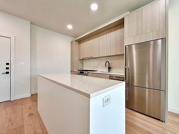 5th image of 2209 S 1st St #316