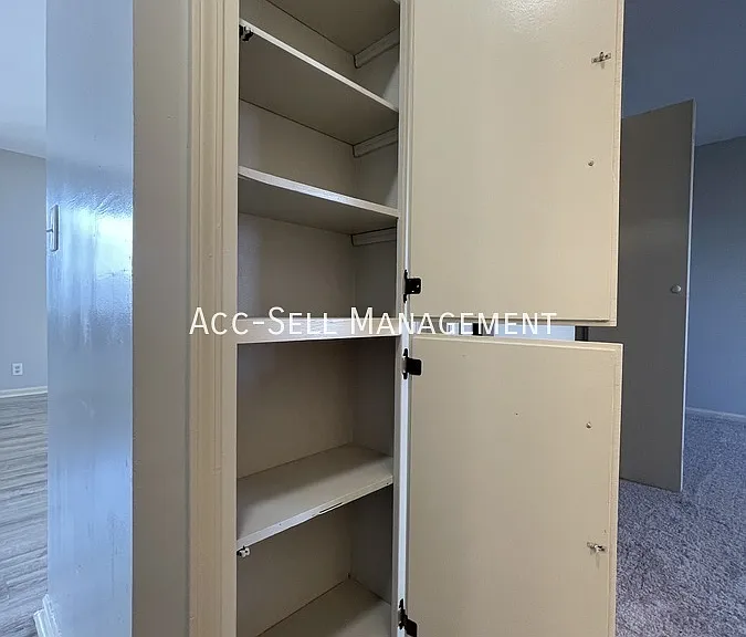 5233 Rich St — Photo 7