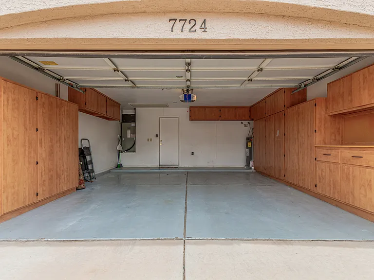 7724 W Topeka Dr — Photo 32