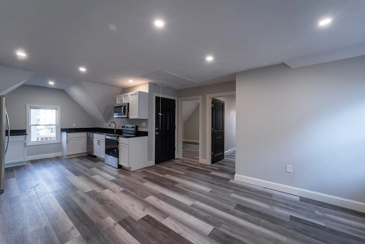 3 bed, 1000 sqft, $2,800 — Photo 4