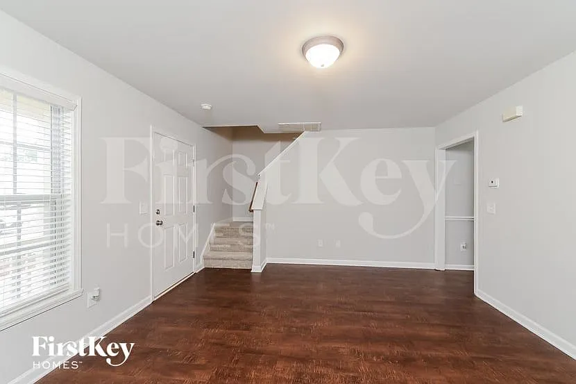 3 bed, 2.5 bath, 1436 sqft, $1,925 — Photo 3