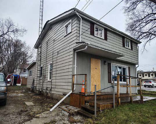 2nd image of 1487 Wells St
