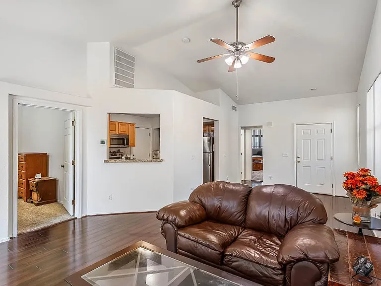 800 Stratford Dr #22 — Photo 4