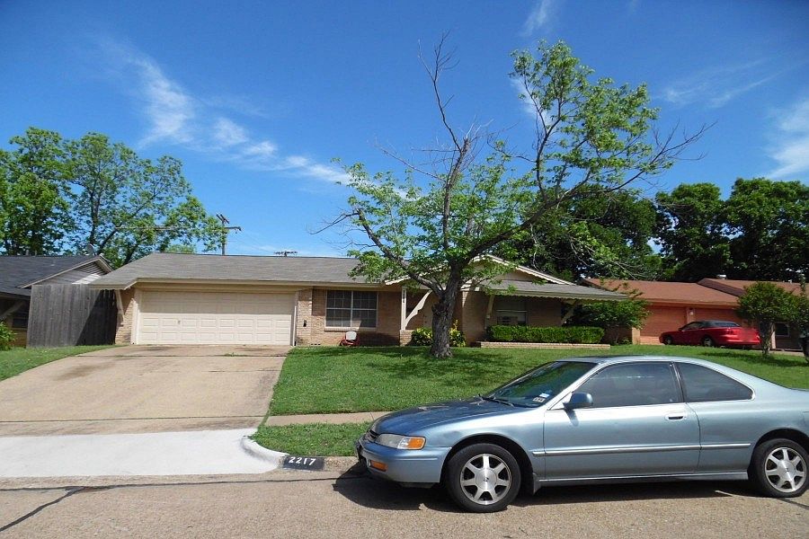 1st image of 2217 Woodoak Dr