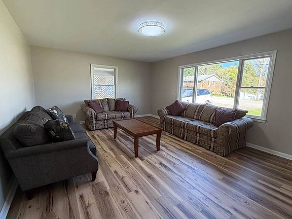 2nd image of 84 Oak Dr