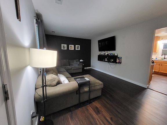 4th image of 12 Rosewood St
