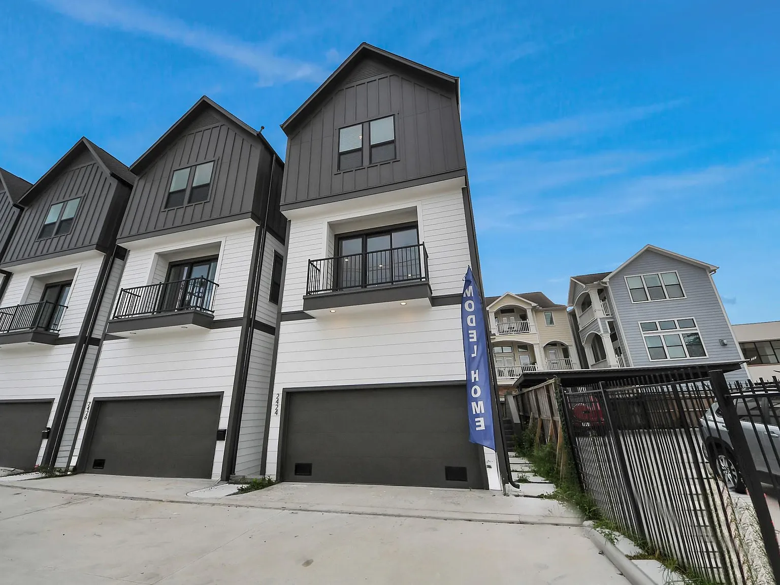 3 bed, 3.5 bath, 1975 sqft, $3,450 — Photo 4