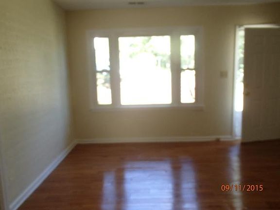 5th image of 843 Roswell Ave