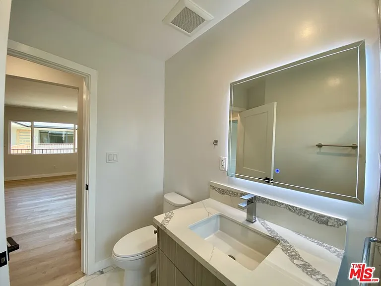 3207 W 3rd St #4 — Photo 9