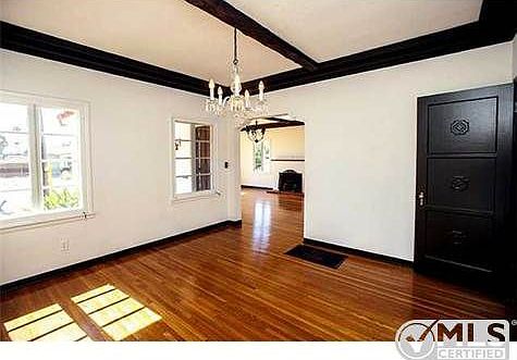 4th image of 2421 32nd St
