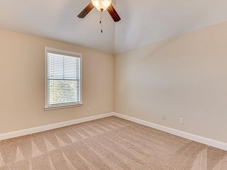 406 Saterlee Ct — Photo 46
