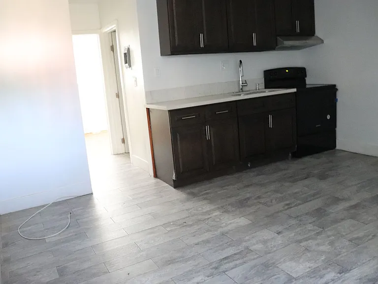 155 W 41st Pl — Photo 2