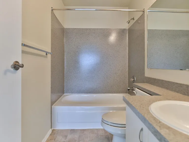 Charbonneau Apartments — Photo 15