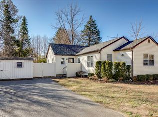 40 Maplewood Rd, Huntington Station, NY 11746