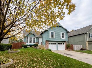 6410 Roundtree St, Shawnee, KS 66226