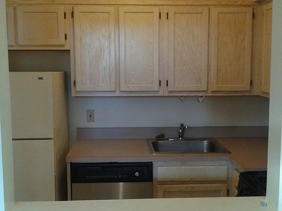 4th image of 389 Cumberland St