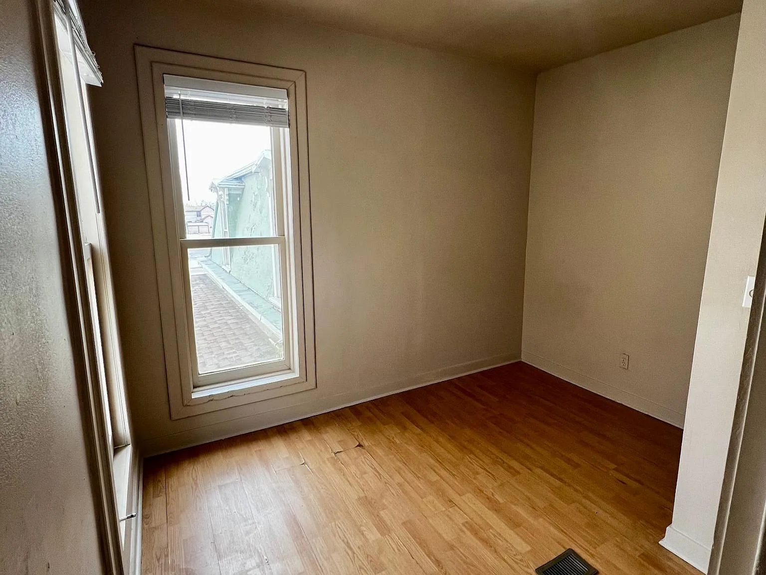 2 bed, 850 sqft, $1,049 — Photo 4
