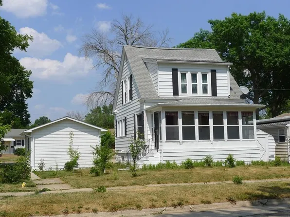 1701 Owen St, Charles City, IA 50616