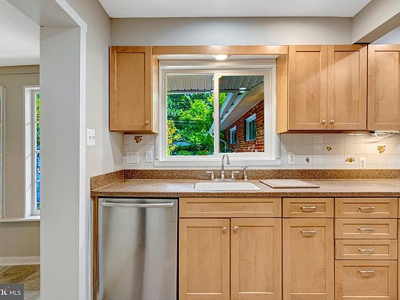 4th image of 3435 Brookwood Dr