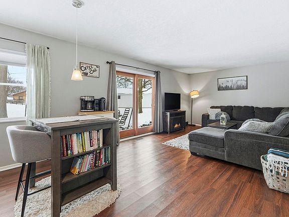 5th image of 6708 Raintree Rd